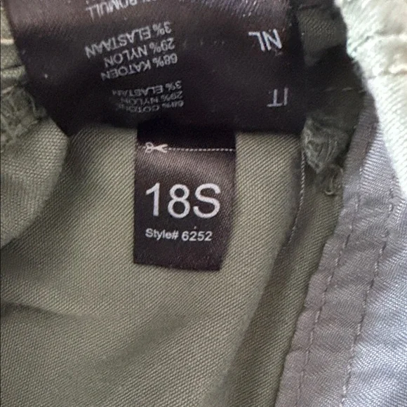 KÜHL Women's Green Trekr™ Capri Pants Hiking Outdoor Gorpcore size 6 - Picture 12 of 16